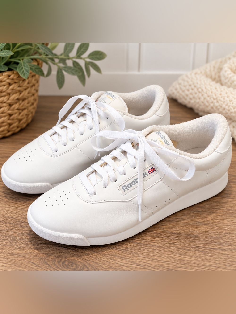 Reebok vintage Women's White classic sneakers h